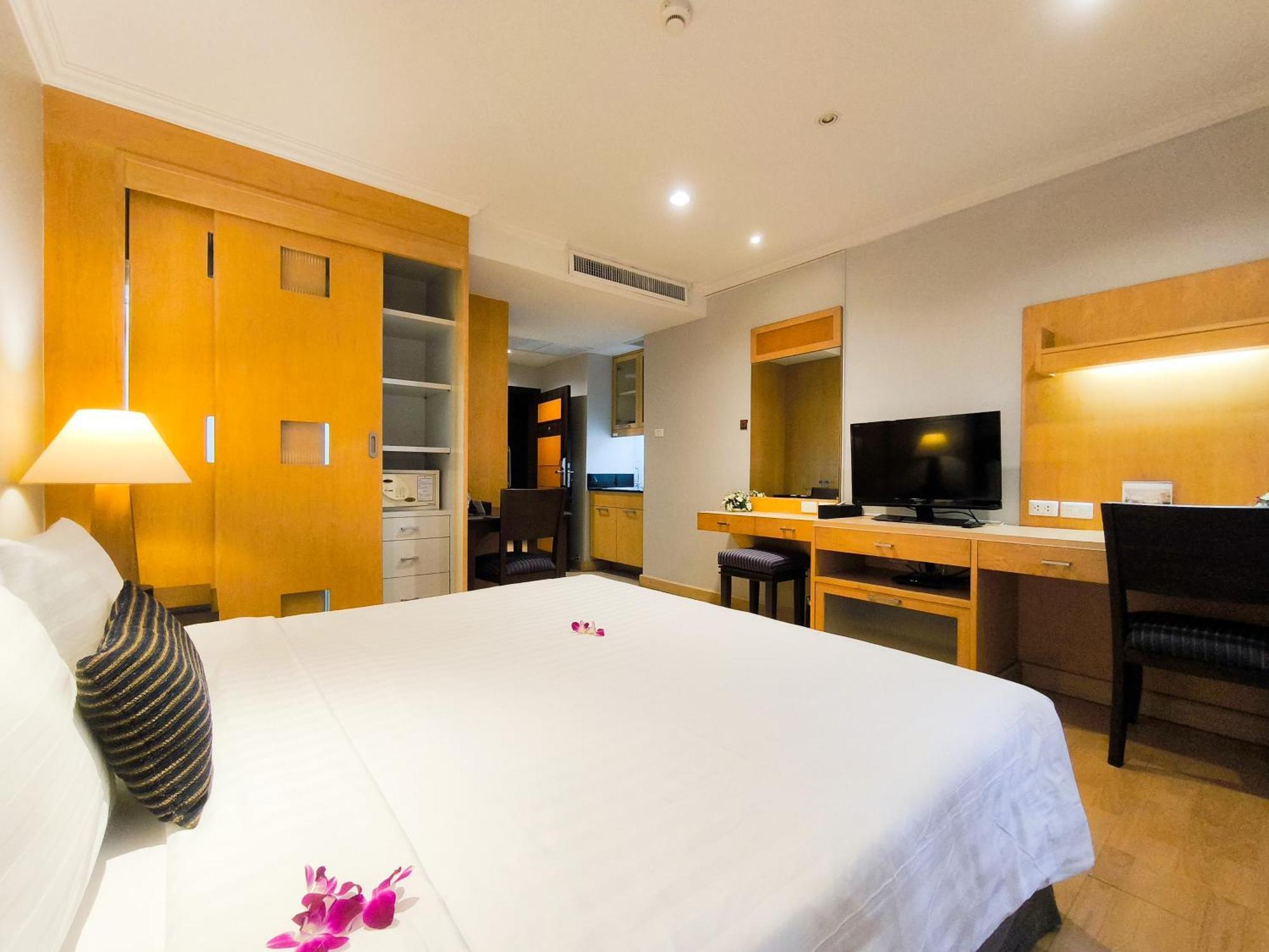 The Key Bangkok Hotel Exterior photo