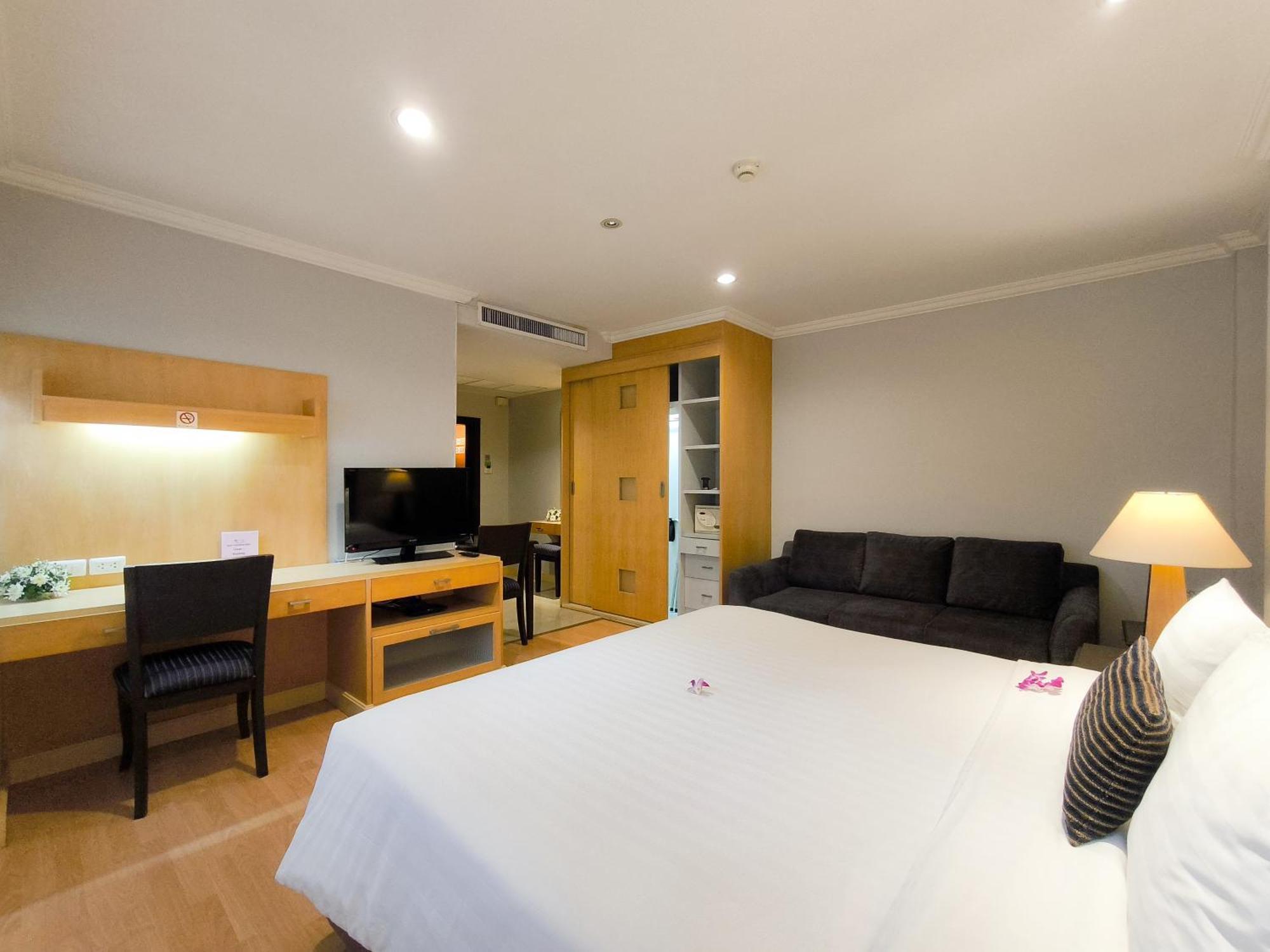 The Key Bangkok Hotel Exterior photo