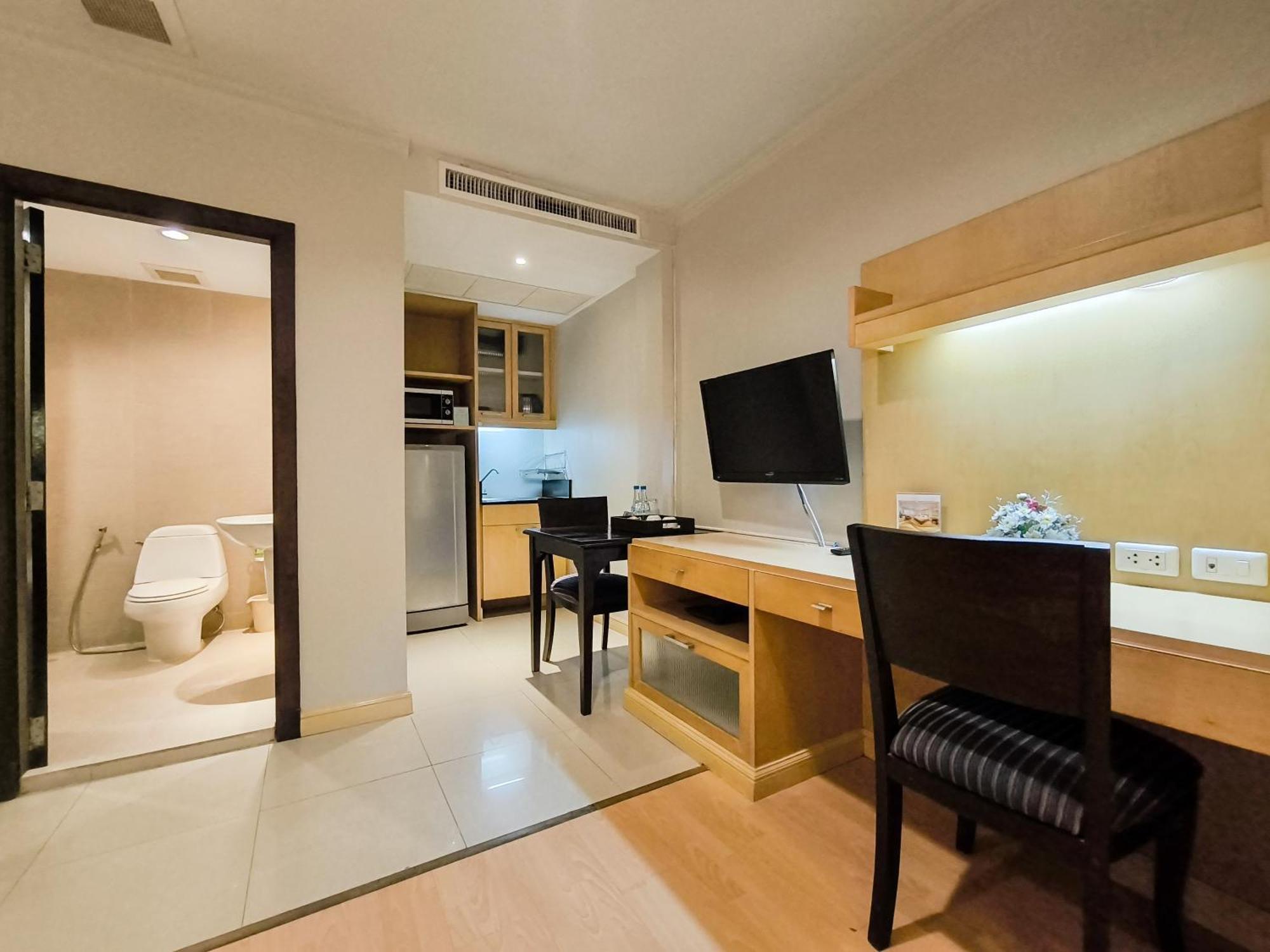 The Key Bangkok Hotel Exterior photo