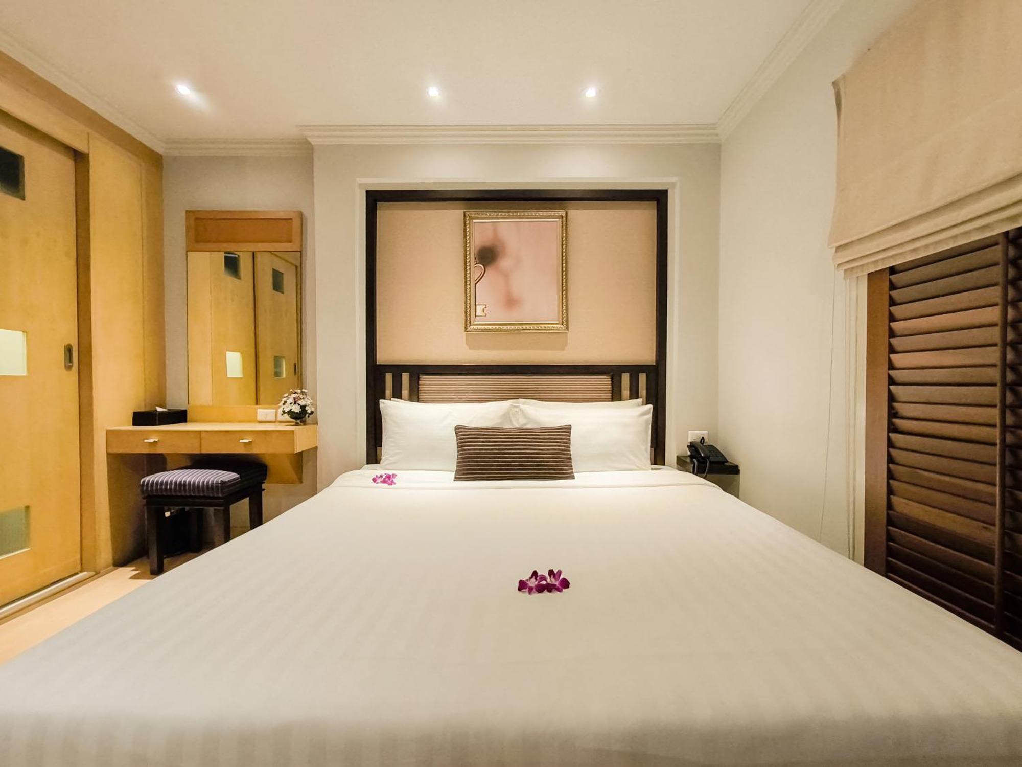 The Key Bangkok Hotel Exterior photo