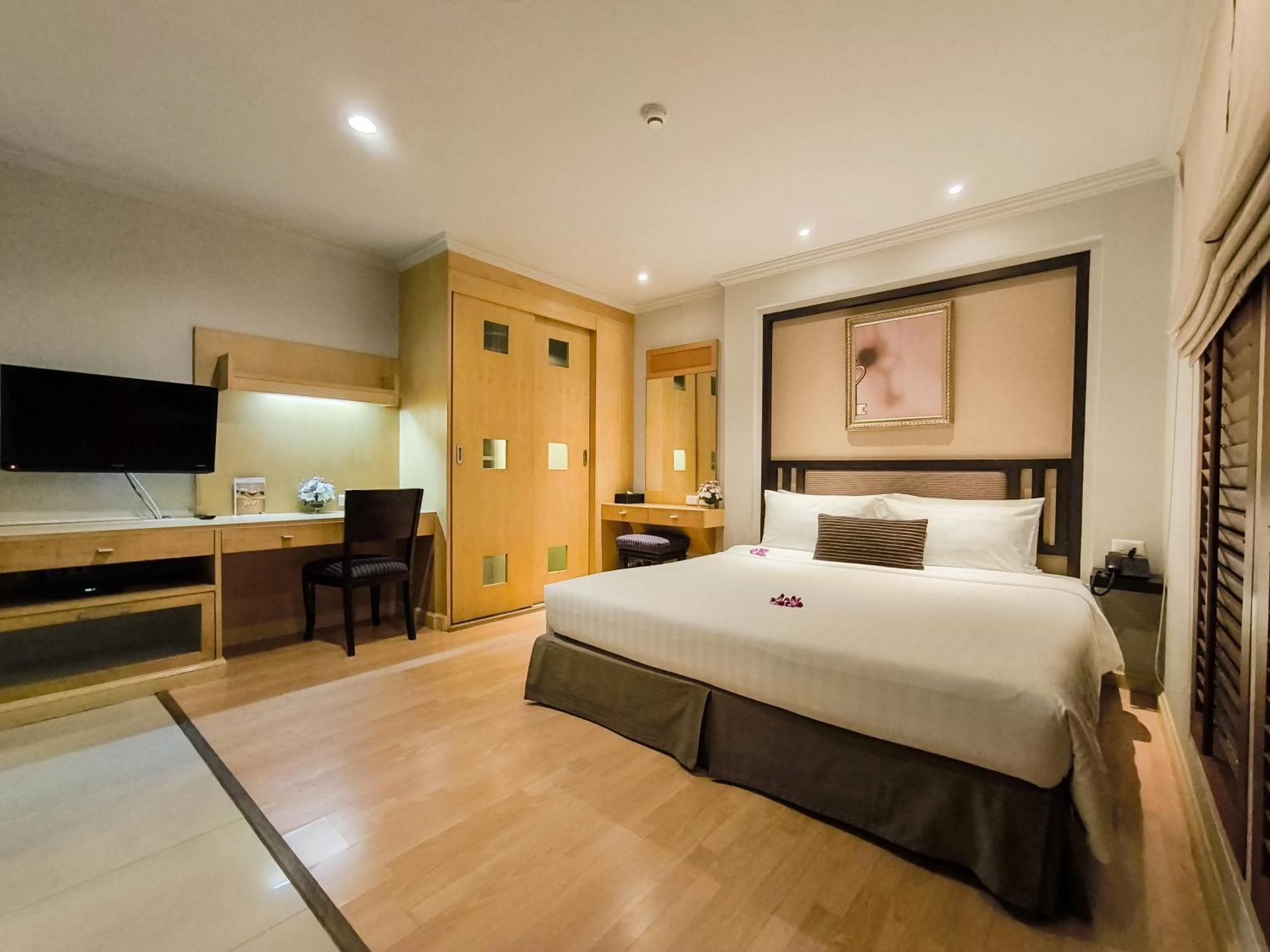 The Key Bangkok Hotel Exterior photo