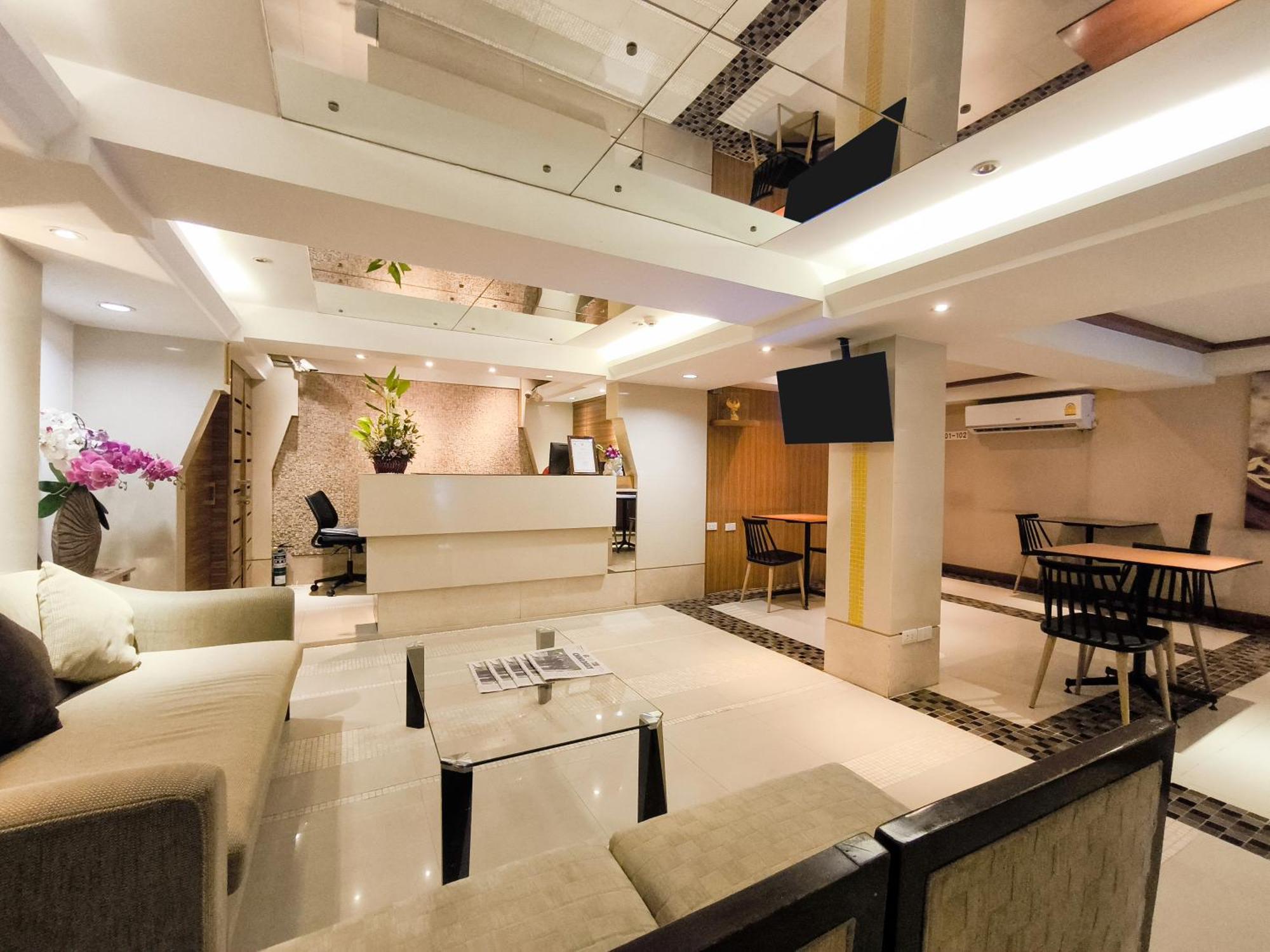 The Key Bangkok Hotel Exterior photo