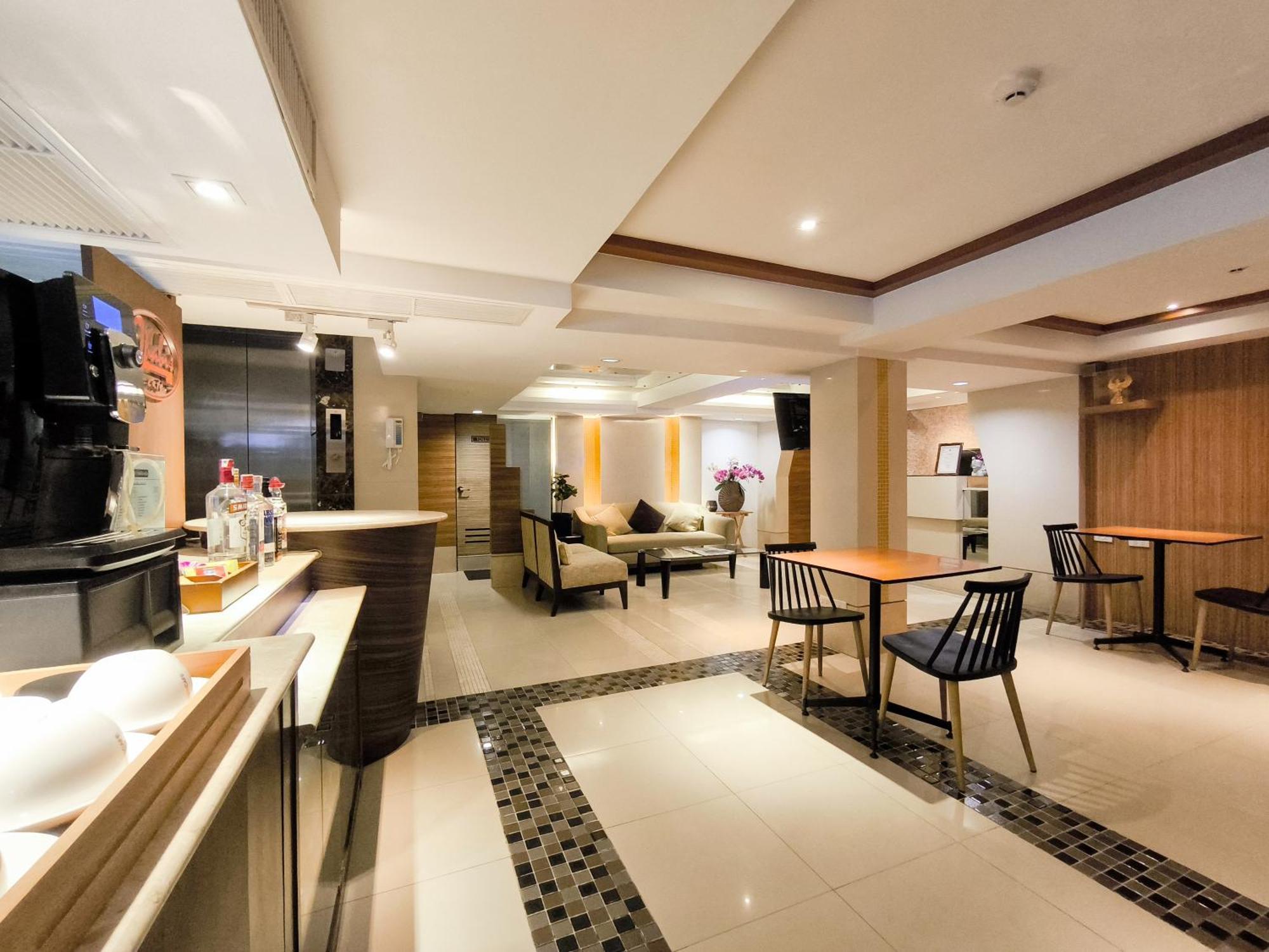 The Key Bangkok Hotel Exterior photo