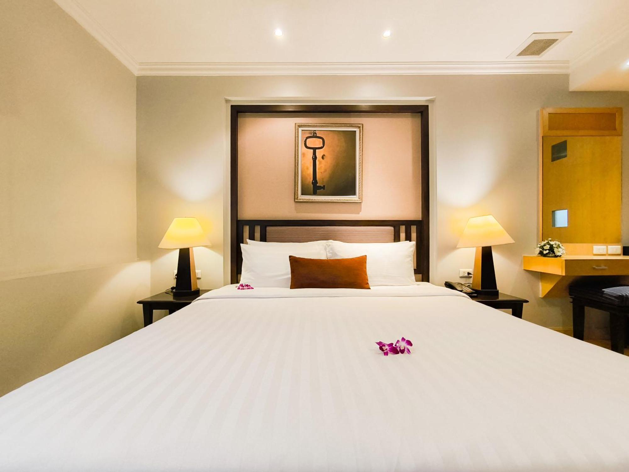 The Key Bangkok Hotel Exterior photo