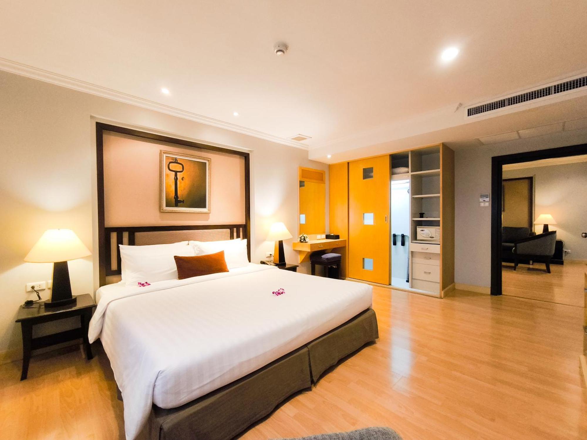 The Key Bangkok Hotel Exterior photo