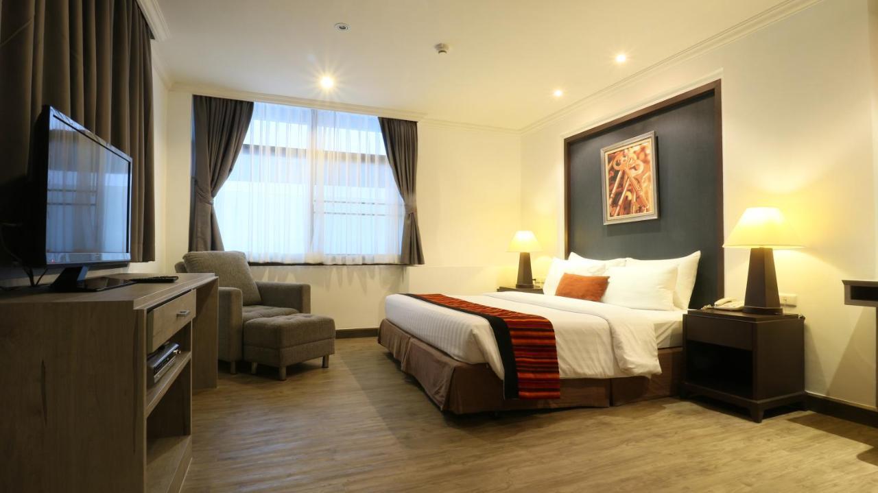 The Key Bangkok Hotel Exterior photo